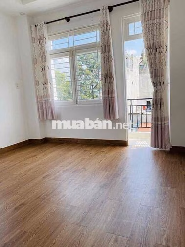 ĐH YDược TP.HCM (1km), ĐH Bách Khoa (1.5km), UEH, ĐH Sư Phạm, ĐHSaiGon