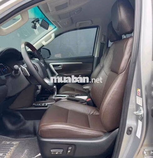 Toyota Fortuner 2018 Bạc 7 chỗ Số tự động