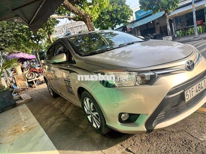 Toyota Vios 1.5E Số sàn 2017 Vàng cát