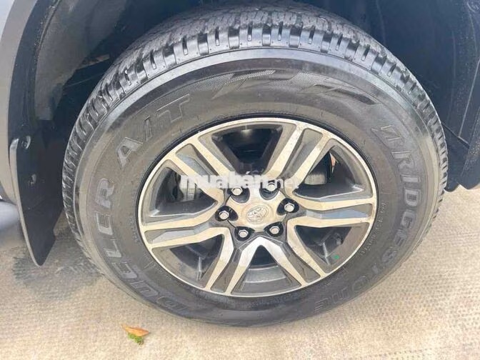 Toyota Fortuner 2018 Bạc 7 chỗ Số tự động