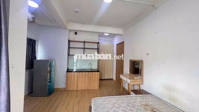 Cho thuê phòng studio ban công full nội thất ngay ngã tư phú nhuận