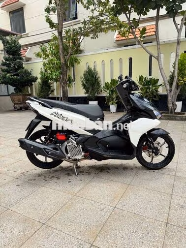 Honda Air Blade 125 160cc Đen, Trắng