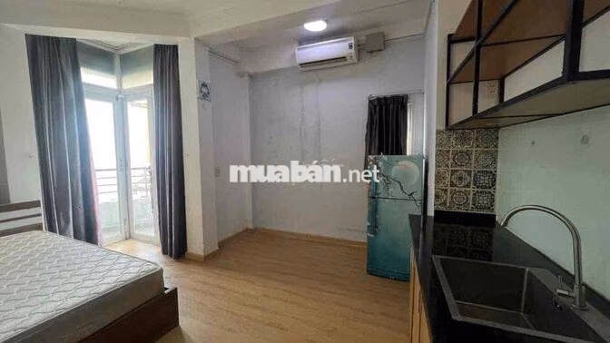Cho thuê phòng studio ban công full nội thất ngay ngã tư phú nhuận