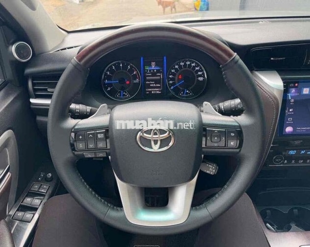 Toyota Fortuner 2018 Bạc 7 chỗ Số tự động