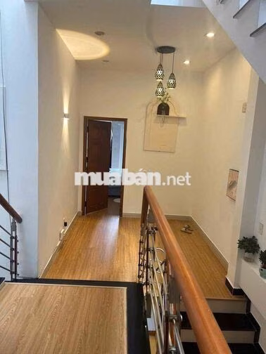 Cho thuê nhà 3 tầng mặt tiền đường 7m5 Ỷ Lan Nguyên Phi, Đà Nẵng