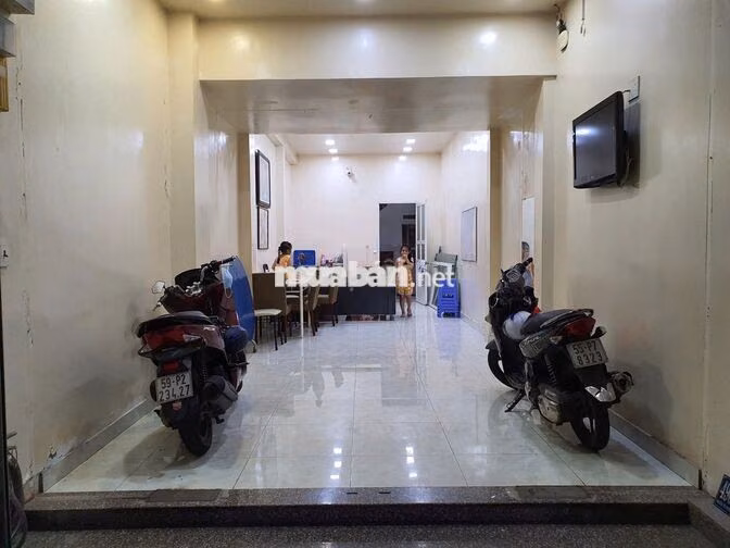 HXH Nguyễn Tri Phương P9 Q10-4x17m-3 tầng 2PN 3WC-Giá 20tr/th