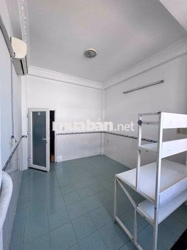 3tr đi bộ qua Đại học Ntt đc cửa sổ thoáng