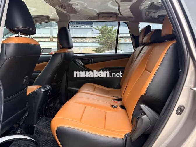 Toyota Innova 2.0E 2018 Số Sàn Xám
