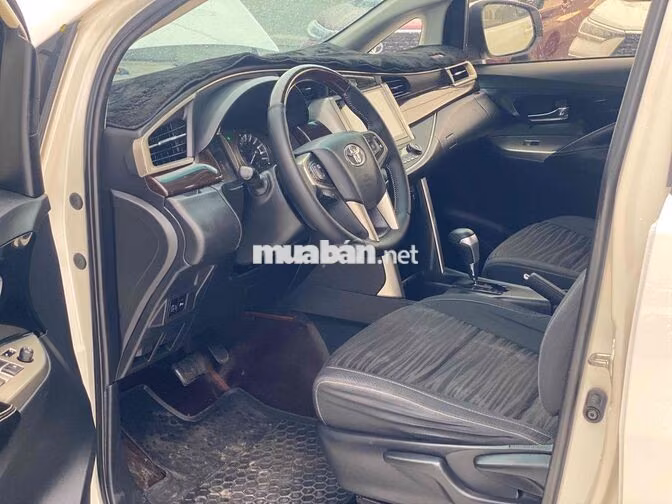 Toyota Innova Venturer 2020 Trắng Tự động 8 chỗ