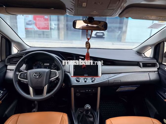 Toyota Innova 2.0E 2018 Số Sàn Xám