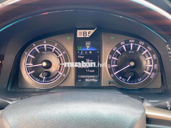 Toyota Innova Venturer 2020 Trắng Tự động 8 chỗ