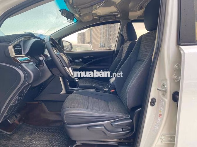 Toyota Innova Venturer 2020 Trắng Tự động 8 chỗ