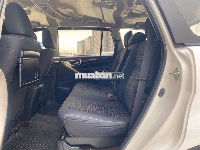 Toyota Innova Venturer 2020 Trắng Tự động 8 chỗ