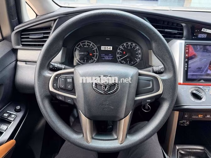 Toyota Innova 2.0E 2018 Số Sàn Xám
