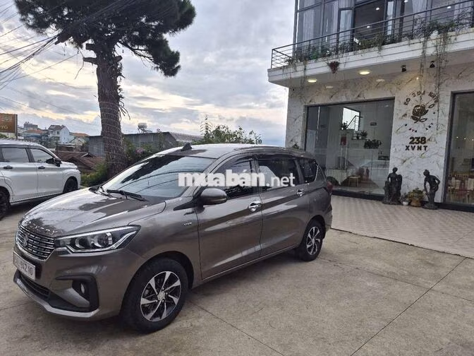 Suzuki Ertiga 7 chỗ màu Nâu