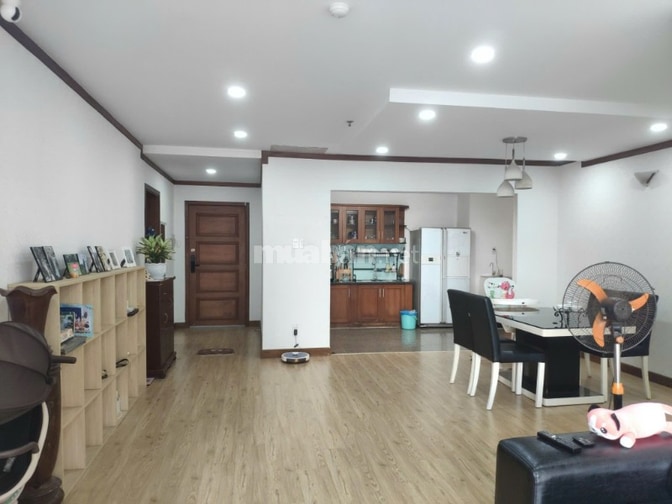 Bán căn hộ Giai Việt Q8 150m2 3pn lầu thấp
