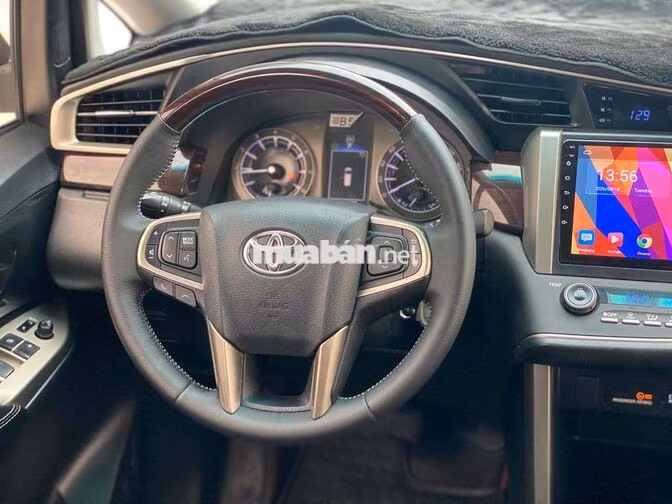 Toyota Innova Venturer 2020 Trắng Tự động 8 chỗ