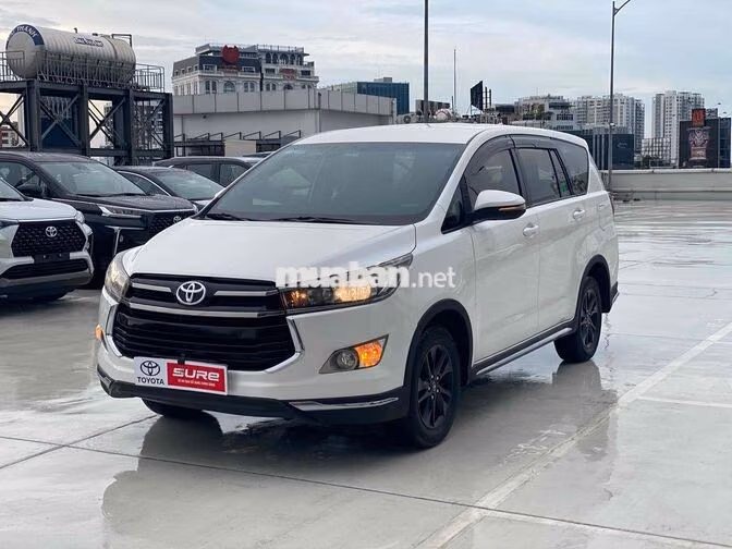 Toyota Innova Venturer 2020 Trắng Tự động 8 chỗ
