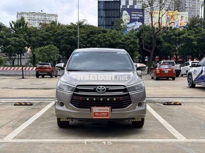 Toyota Innova 2.0E 2018 Số Sàn Xám
