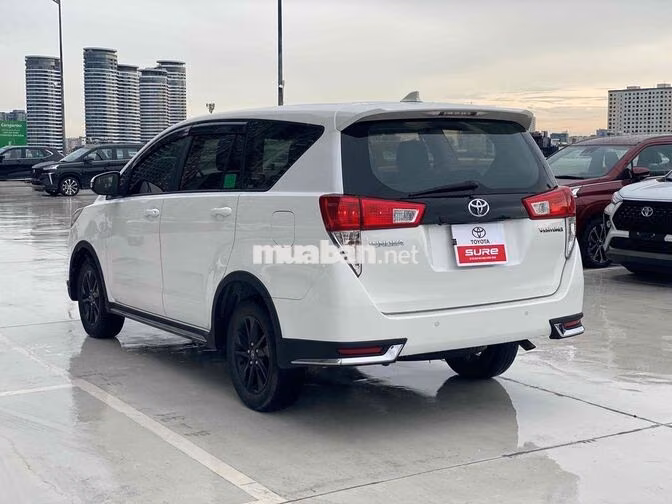 Toyota Innova Venturer 2020 Trắng Tự động 8 chỗ