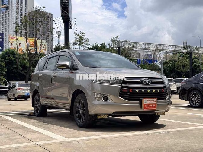 Toyota Innova 2.0E 2018 Số Sàn Xám