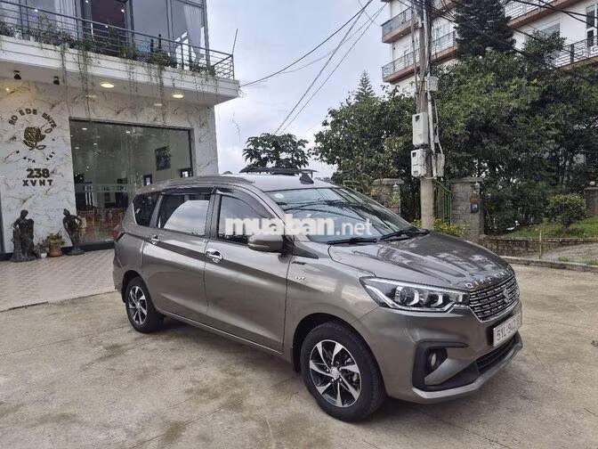 Suzuki Ertiga 7 chỗ màu Nâu