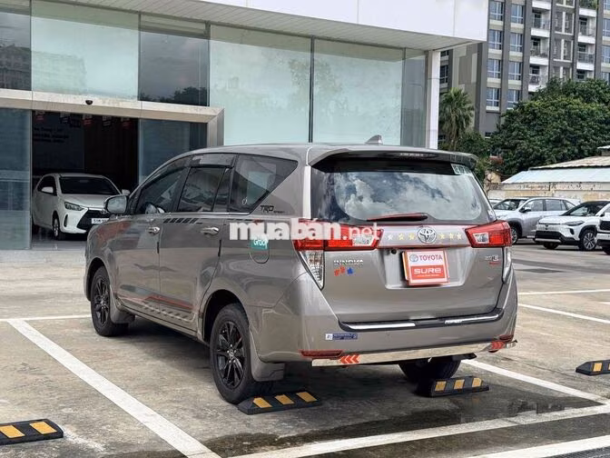 Toyota Innova 2.0E 2018 Số Sàn Xám