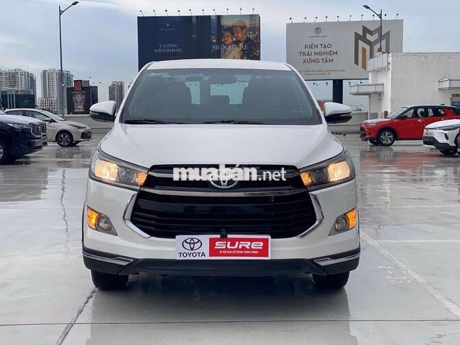 Toyota Innova Venturer 2020 Trắng Tự động 8 chỗ