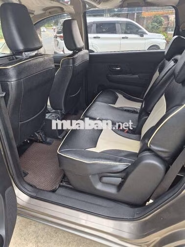 Suzuki Ertiga 7 chỗ màu Nâu