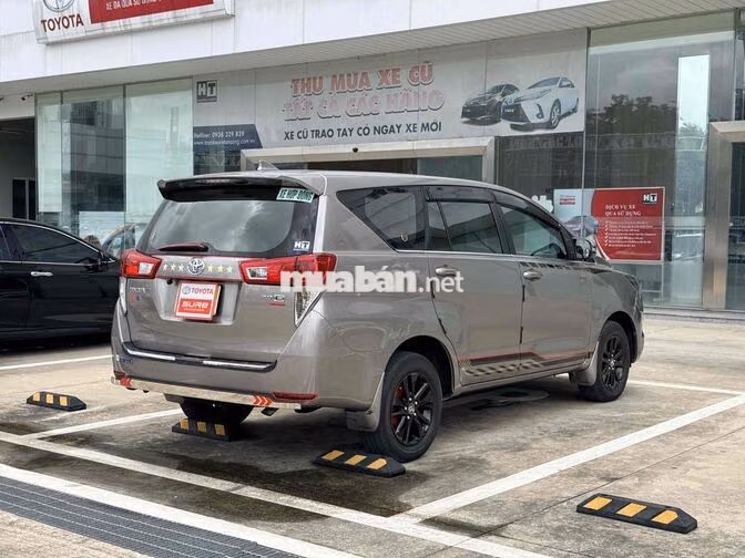 Toyota Innova 2.0E 2018 Số Sàn Xám
