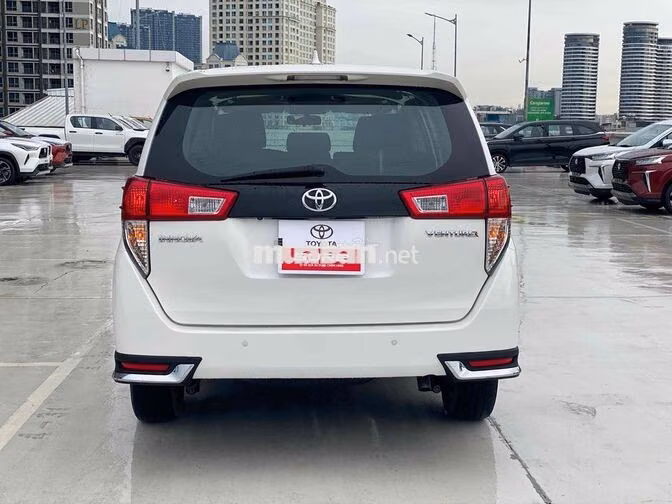 Toyota Innova Venturer 2020 Trắng Tự động 8 chỗ