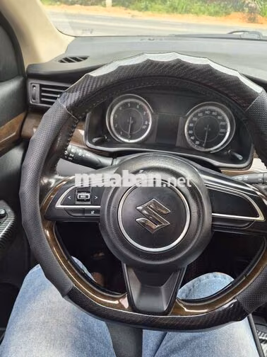 Suzuki Ertiga 7 chỗ màu Nâu