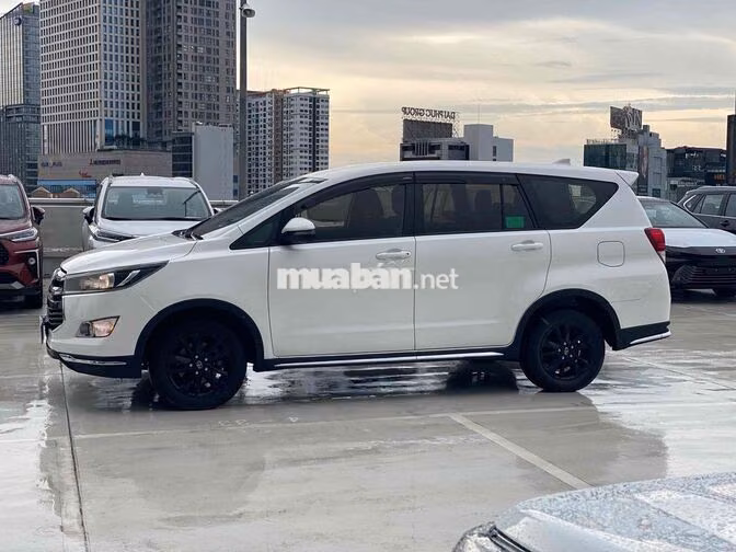 Toyota Innova Venturer 2020 Trắng Tự động 8 chỗ