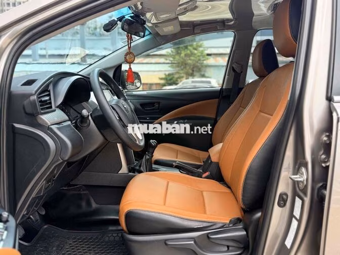 Toyota Innova 2.0E 2018 Số Sàn Xám