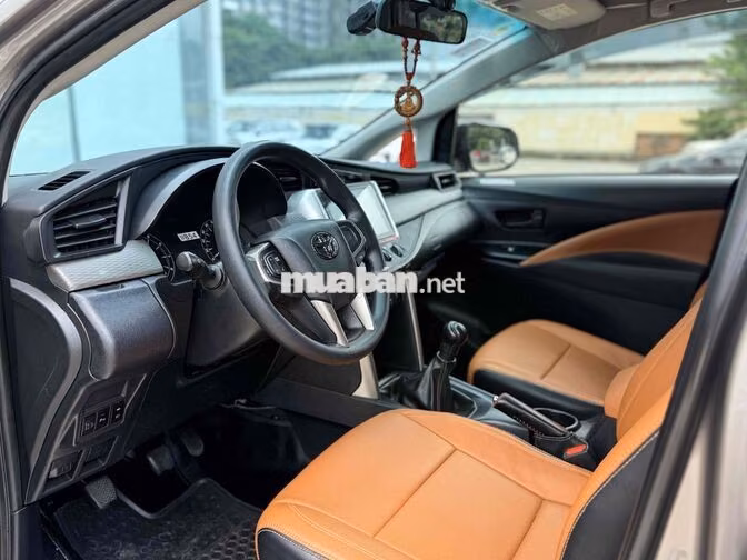 Toyota Innova 2.0E 2018 Số Sàn Xám