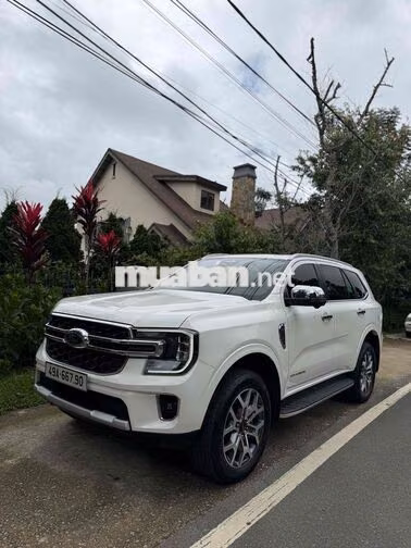 Ford Everest Titanium 2024 Trắng 16000 km