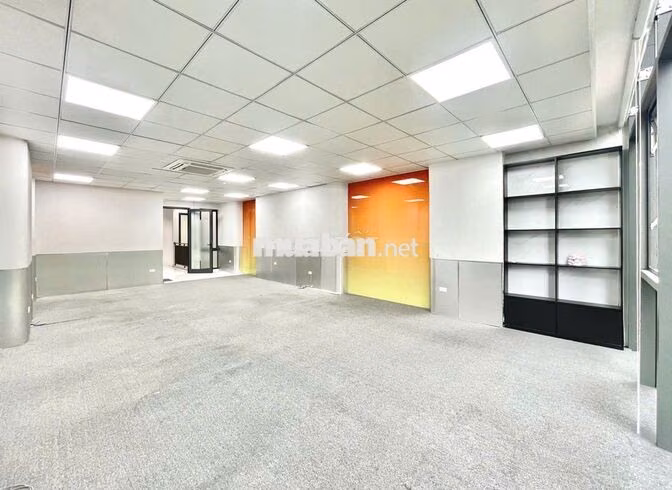 Chùa Láng - Sàn mới 100% mặt tiền full kính 100m2 giá chỉ 17tr/tháng