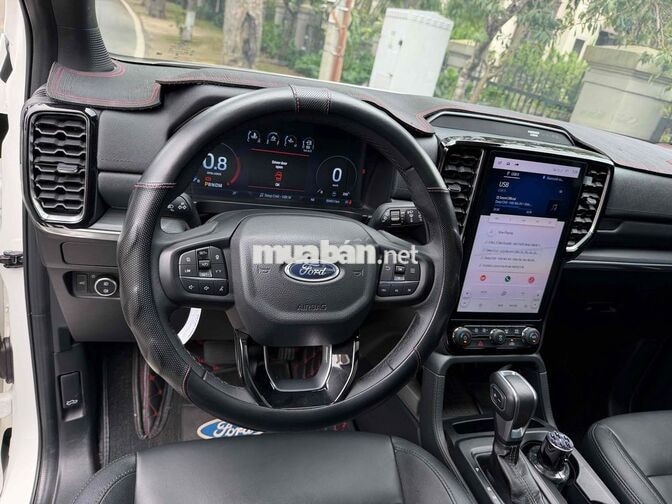 Ford Everest Titanium 2024 Trắng 16000 km