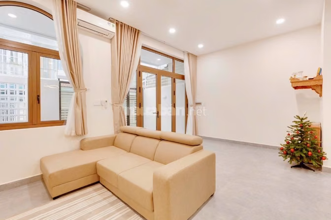 Gia đình mình cần cho thuê nhà 3 lầu xinh, rộng rãi thoáng mát, DTSD h