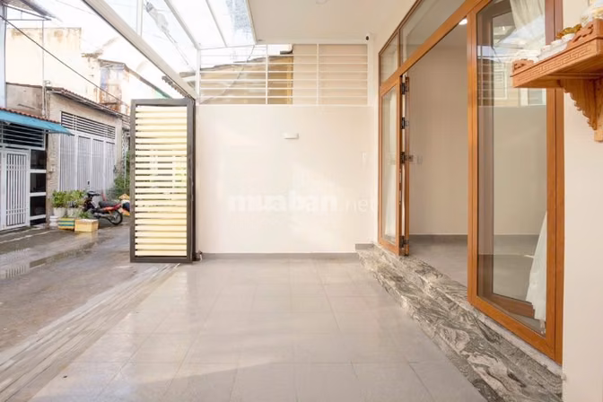 Gia đình mình cần cho thuê nhà 3 lầu xinh, rộng rãi thoáng mát, DTSD h