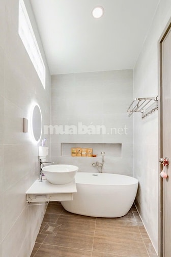 Gia đình mình cần cho thuê nhà 3 lầu xinh, rộng rãi thoáng mát, DTSD h