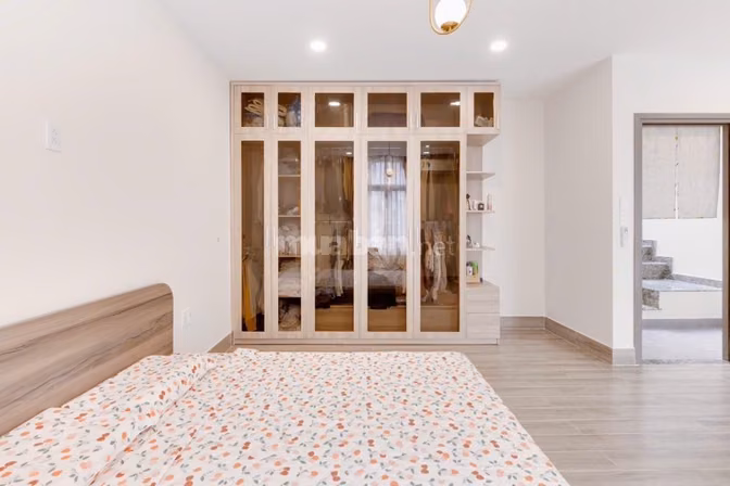 Gia đình mình cần cho thuê nhà 3 lầu xinh, rộng rãi thoáng mát, DTSD h