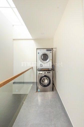 Gia đình mình cần cho thuê nhà 3 lầu xinh, rộng rãi thoáng mát, DTSD h