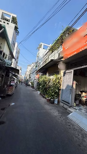 Nhà hẻm 3,2m 1/ sát HXH đậu CMT8. 3,9mx13,5m.Nhà 3 tầng mới.Giá 6,9 tỷ