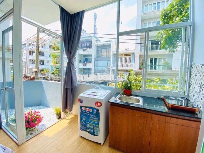 Cho thuê căn hộ ban công _Full nt máy giặt riêng_gần UEF Điện Biên Phu