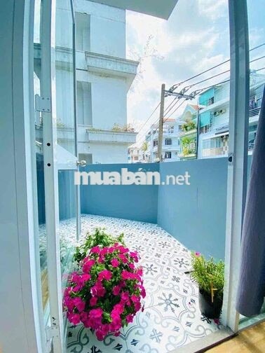 Cho thuê căn hộ ban công _Full nt máy giặt riêng_gần UEF Điện Biên Phu