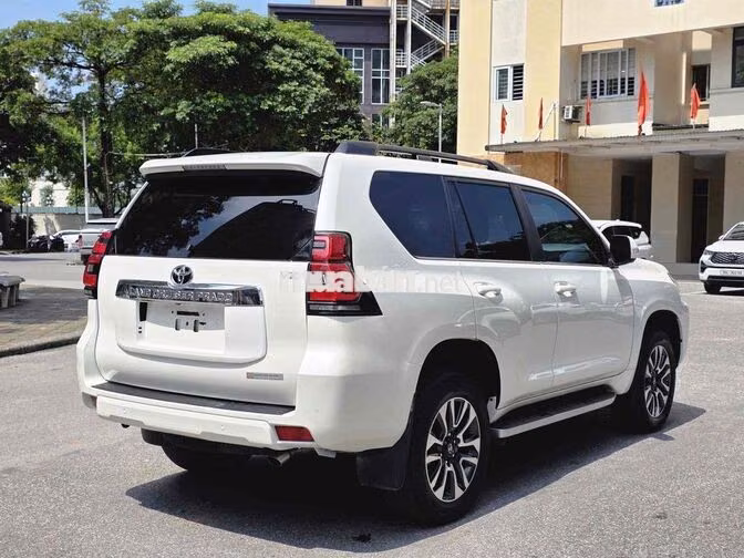 Toyota Prado 2.7VX Model 2022 - xe bao đẹp !