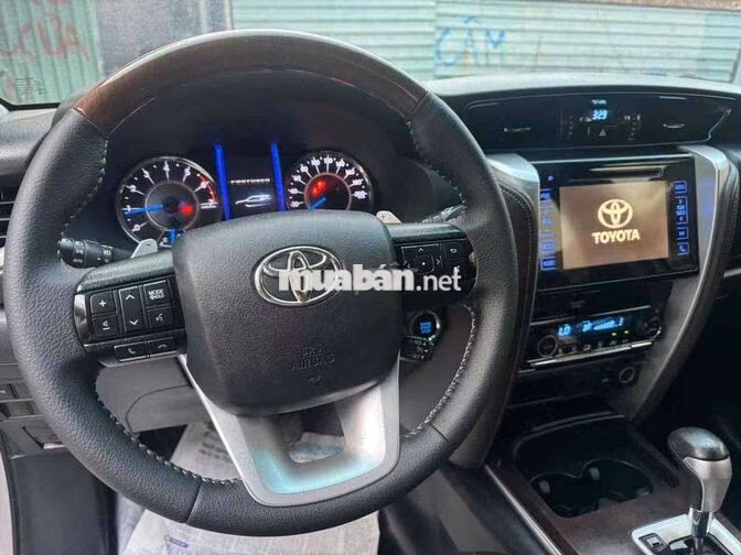 Toyota Fortuner 2020 Bạc 7 chỗ số tự động