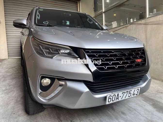 Toyota Fortuner 2020 Bạc 7 chỗ số tự động