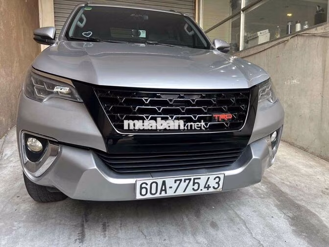 Toyota Fortuner 2020 Bạc 7 chỗ số tự động